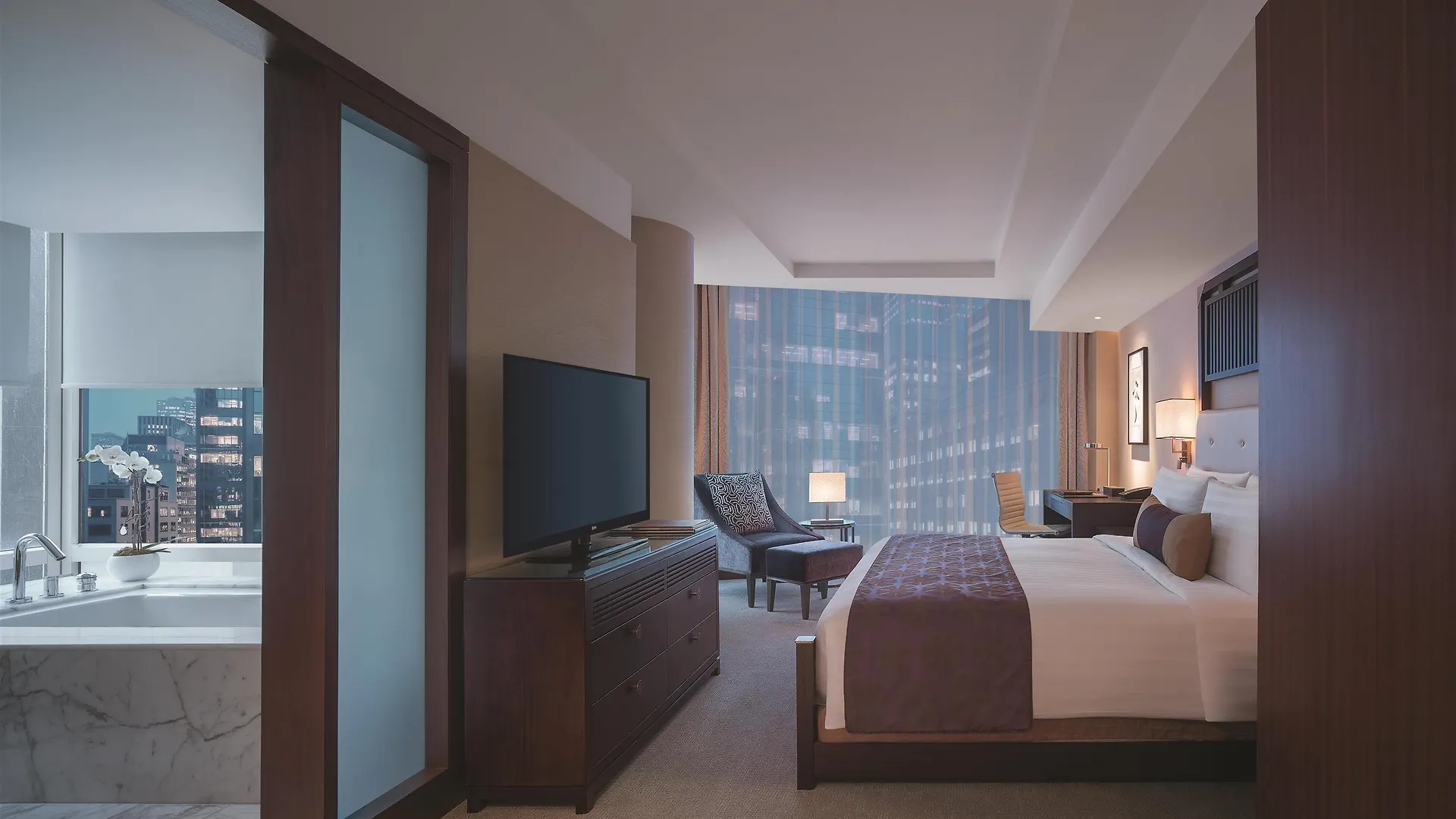 Shangri-La Toronto 5*,